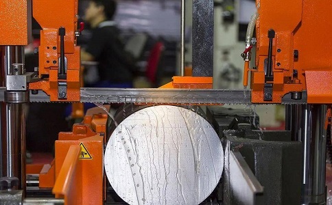 坡头立式金属带锯床切削出现跑带故障解决方法！